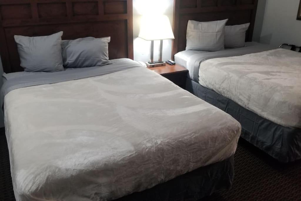 Hotel 2 Queen Beds Hotel Room 220 Booking Stillwater Exteriér fotografie